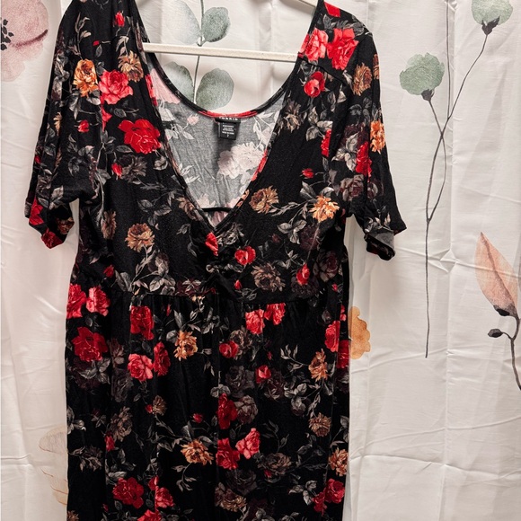 torrid Tops - Floral Black and Red Torrid top
